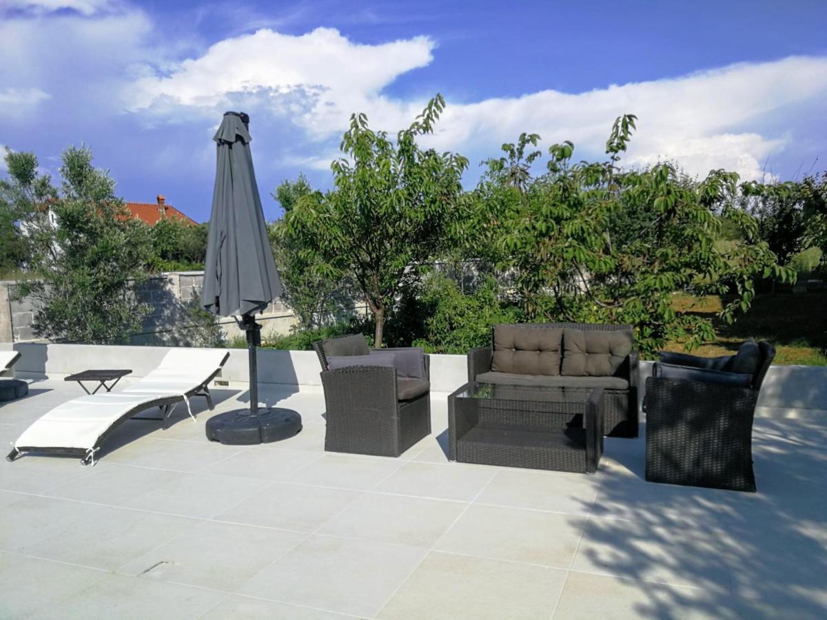 Villa Flora Maris Apartments プリヴラカ エクステリア 写真