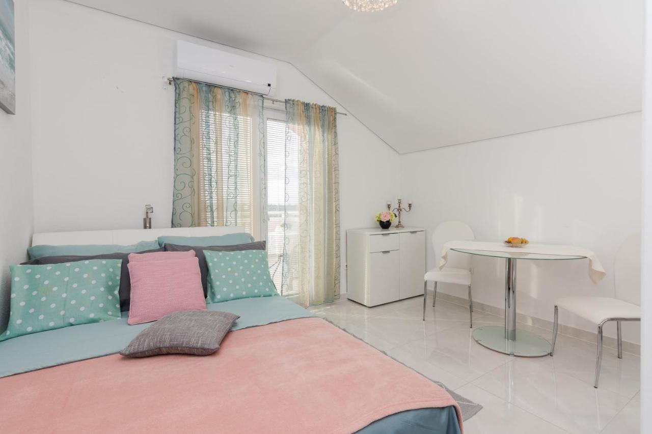 Villa Flora Maris Apartments プリヴラカ エクステリア 写真