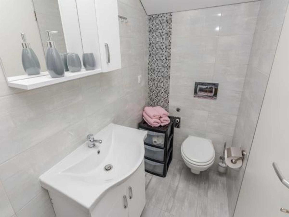 Villa Flora Maris Apartments プリヴラカ エクステリア 写真
