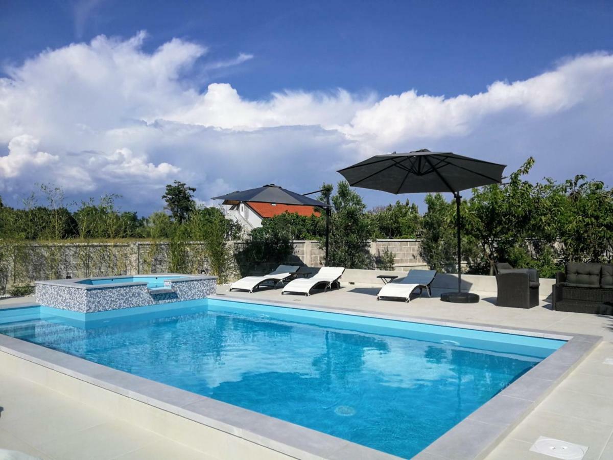 Villa Flora Maris Apartments プリヴラカ エクステリア 写真